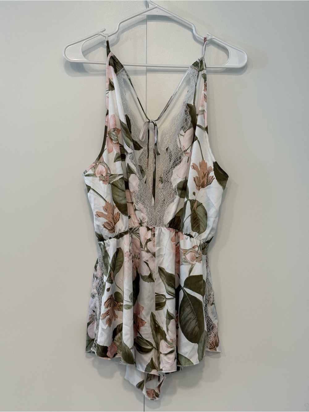 VICTORIA’S SECRET Bridal Collection Floral Lace Trim Satin Romper Size Small EUC - Picture 6 of 6